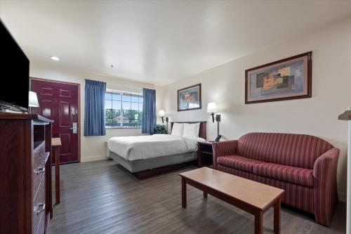 Quincy Inn & Suites