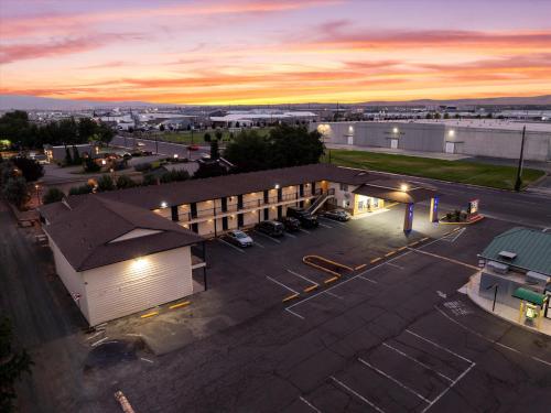Quincy Inn & Suites