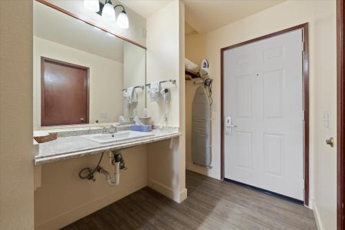 Quincy INN and Suites