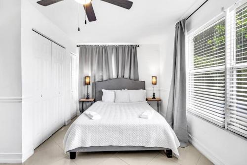 Spacious 5 Bedroom Heated Pool and Hot Tub, 12 minutes to the Beach in Hollywood, USA