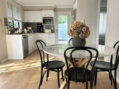 Sadržaji, Little Avalon House in Sjeverne plaže