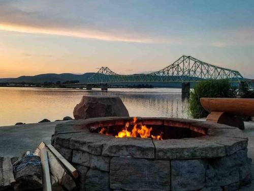 สภาพแวดล้อมโดยรอบ, Downtown Campbellton Loft in แคมป์เบลตัน