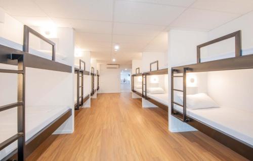 Bounce Airlie Beach in Whitsunday Islands