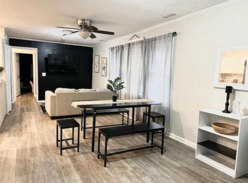 King Suite Private Entrance Movie Theater and Hot Tub in Jonesboro, USA