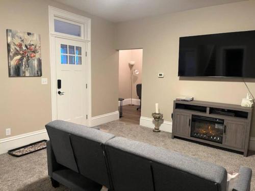 Private & Spacious Home 5 miles from Notre Dame