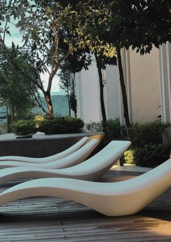 The Shore Studio Balcony Seaview by Clover Home A1101 The Shore Studio Balcony Seaview by Clover Home A1101