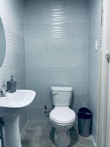 Machala cómoda suite privada con parqueo en urb