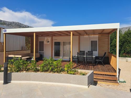 2 bedrooms, 4 beds