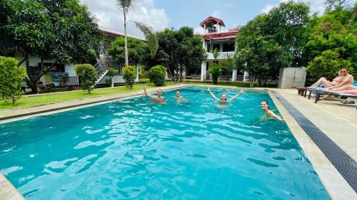 Swimming pool, Sigiriya Sun Shine Villa in Sigiriya