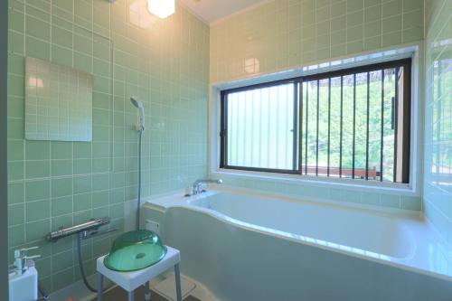 room detail thumbnail 2