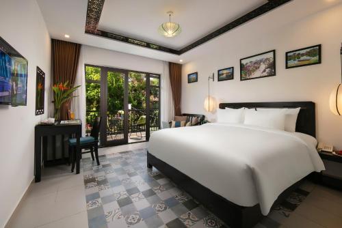Double or Twin Room with Pool View image 9