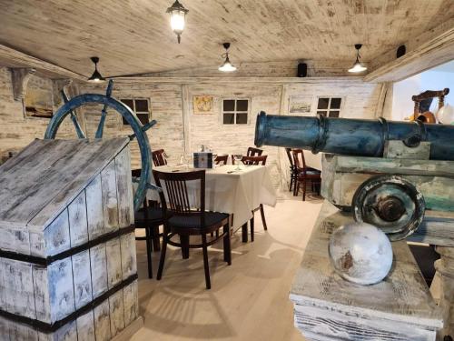 Arany Szarvas Fogadó és Captain Drakes Pub - image 2