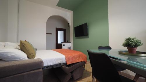 Green Note Apartment - Tap to explore photos