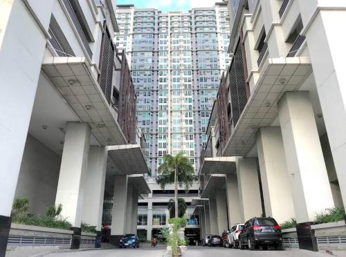 Spacious 2BR Condo San Lorenzo Place 4KM Airport, Metro Manila