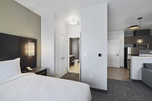 1 king bed, 1 sofa bed