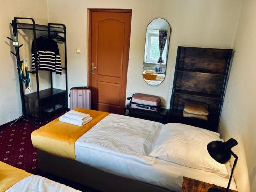 Park Hotel - image 9