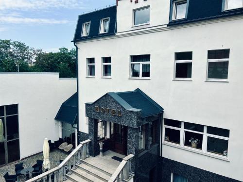 Park Hotel - image 10