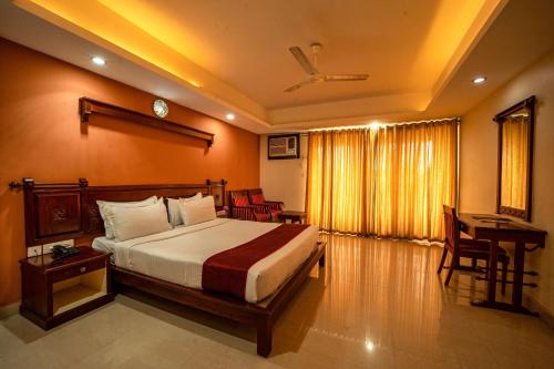 Deluxe Double Room image 4