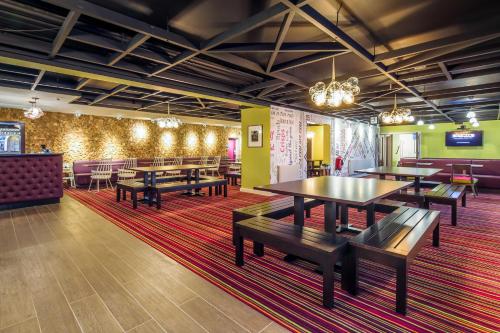 Pub/Lounge, Safestay London Kensington Holland Park in Chelsea