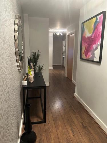 Three Bedroom Stylish London Apartment in Edgware