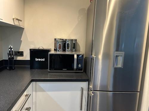 Three Bedroom Stylish London Apartment in Edgware