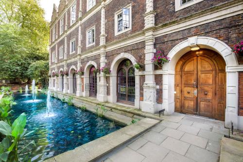 Safestay London Kensington Holland Park 2