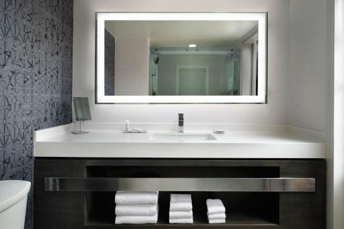 King Room image 4