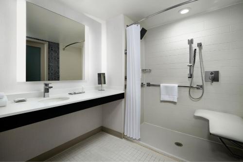 King Room image 5