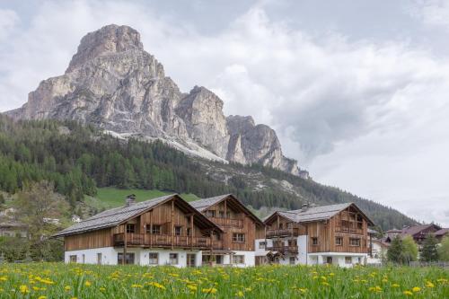 Apartment with Mountain View
