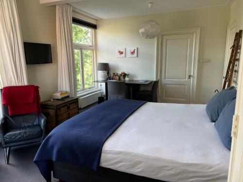 Room One-Twenty-One in Naarden