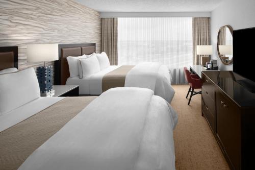 2 queen beds