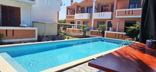 Peldbaseins, Nitelli's Houses in Toumpes (Lemnos)