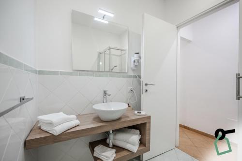 Double or Twin Room with Private External Bathroom image 10