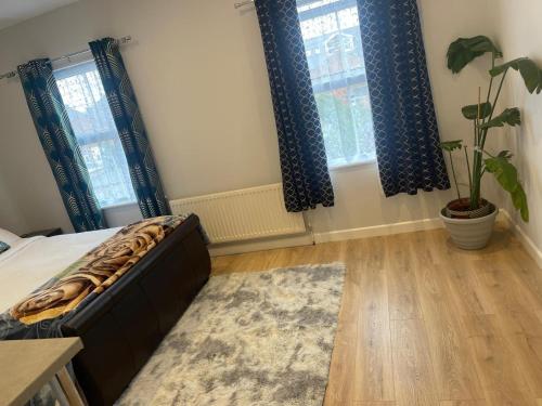 Paradise Vuze 2 BnB Calcot Row