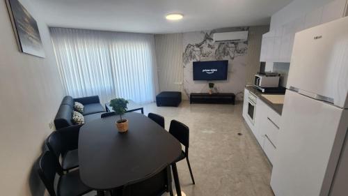 Oprema, Apartment by the sea 63 in Bat Jam