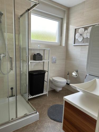 Villa Mona-Haus mit Privatpool in Novigrad mit Meerblick, privatem Parkplatz und Wallbox