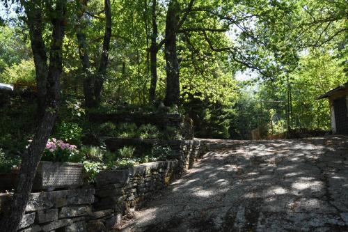 Kert, Il castello nel bosco in Canterano
