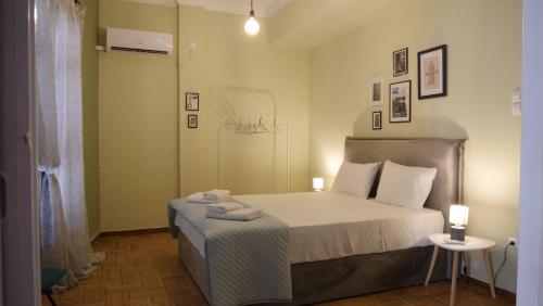 Classic Athenian house 2mins from metro, Atenas