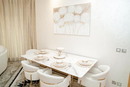 2BDR Luxury Apartment in Palm, Dubai (photo 8)