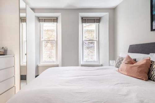Immaculate 3 Bed Apartment with Private Entrance in Inverleith, Edinburgh (photo 10)