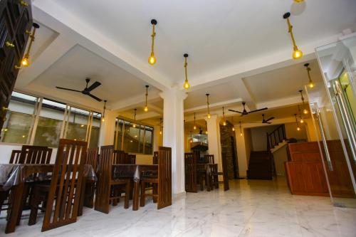 레스토랑, Sakura Surf Lanka Hotel & Restaurant in 웰리가마 비치