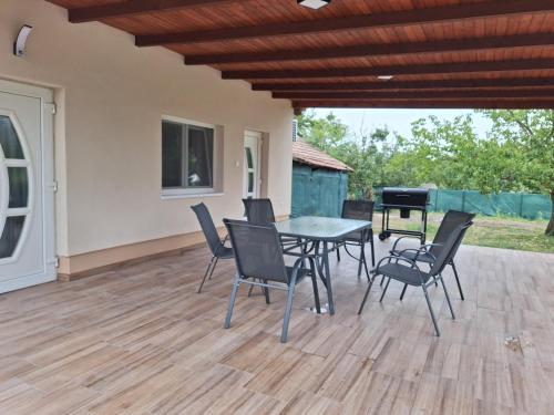 Gyümölcsös Vendégház, Poroszló, Tisza-tó - Fruit Orchard Guest House, Poroszló, Lake Tisza (Gyumolcsos Vendeghaz, Poroszlo, Tisza-to - Fruit Orchard Guest House, Poroszlo, Lake Tisza) in โปรอสซโล่