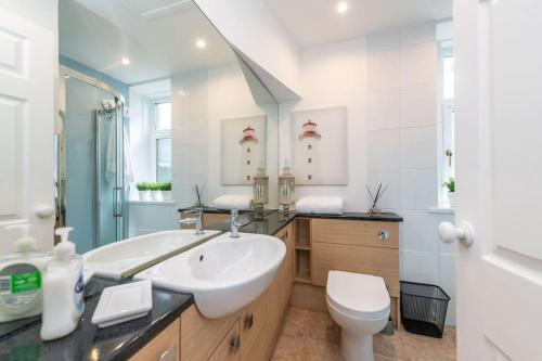 Lovely main door 1 bedroom holiday flat with patio in Стонхейвен