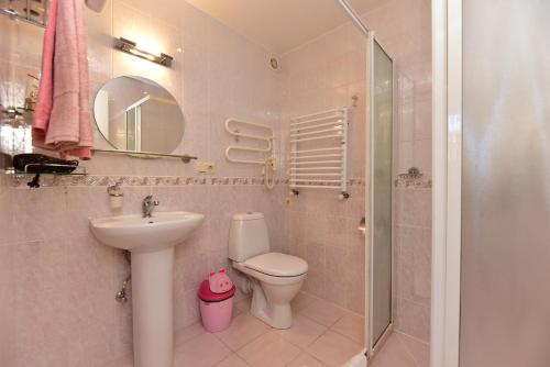 Suite with Garden View image 9