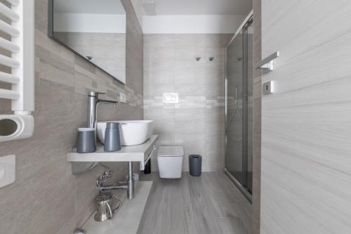 Triple Room with City View image 3
