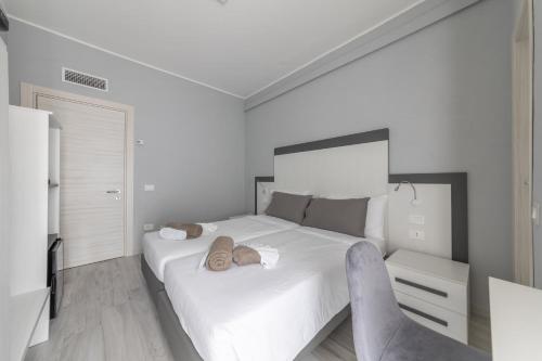 Standard Double or Twin Room with Balcony image 4