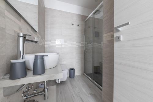 Triple Room with City View image 8