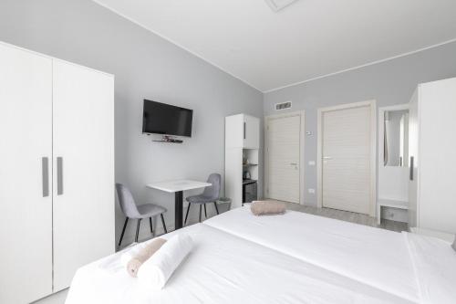Triple Room with City View image 9