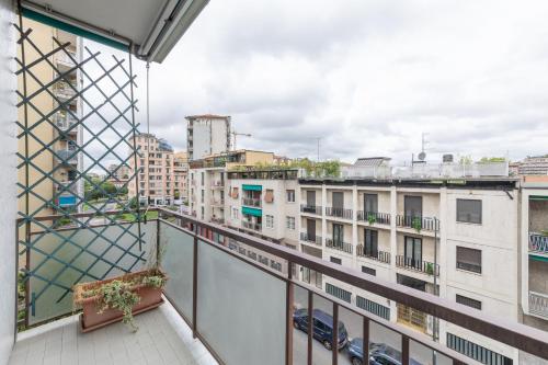 Triple Room with City View image 7