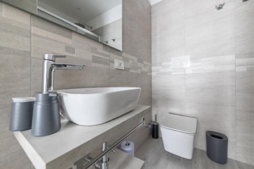 Triple Room with City View image 6